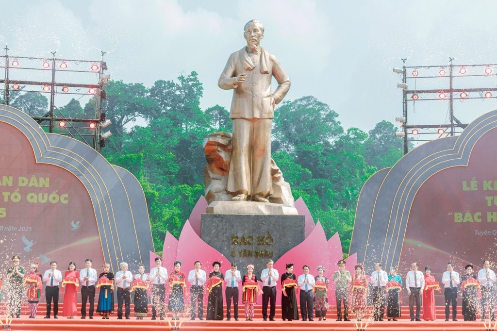 Tổng Bí thư Tô Lâm dự lễ khánh thành Tượng đài Bác Hồ ở Tân Trào Tổng Bí thư Tô Lâm dự lễ khánh thành Tượng đài Bác Hồ ở Tân Trào