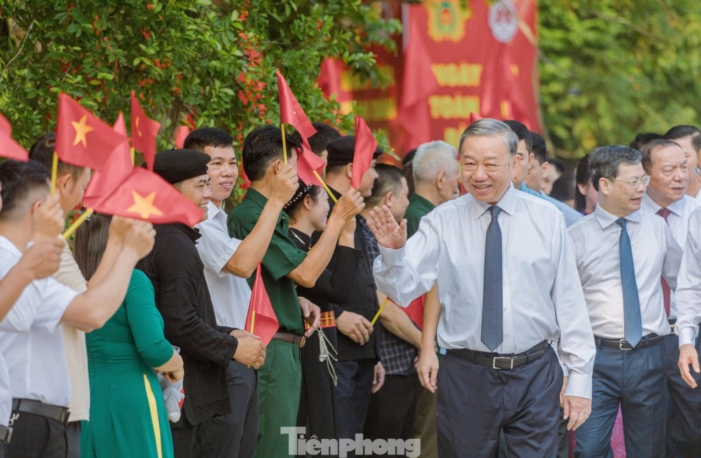 Tổng Bí thư Tô Lâm dự lễ khánh thành Tượng đài Bác Hồ ở Tân Trào Tổng Bí thư Tô Lâm dự lễ khánh thành Tượng đài Bác Hồ ở Tân Trào