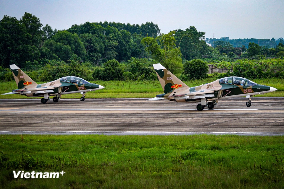 Máy bay Yak-130 thuộc Trung đoàn Không quân 940, Trường Sĩ quan Không quân, Quân chủng Phòng không-Không quân. (Ảnh: Hoài Nam/Vietnam+)