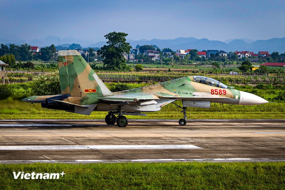Sự góp mặt của dòng chiến đấu cơ hiện đại này không chỉ thể hiện uy lực của lực lượng phòng không-không quân mà còn cho thấy trình độ hiện đại hóa và khả năng tác chiến ngày càng nâng cao của lực lượng Không quân Việt Nam. (Ảnh: Hoài Nam/Vietnam+)