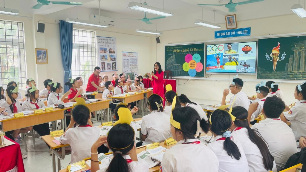 Tiết dạy dự thi giáo viên giỏi môn Lịch sử của trường THCS Thăng Long Tiết dạy dự thi giáo viên giỏi môn Lịch sử của trường THCS Thăng Long