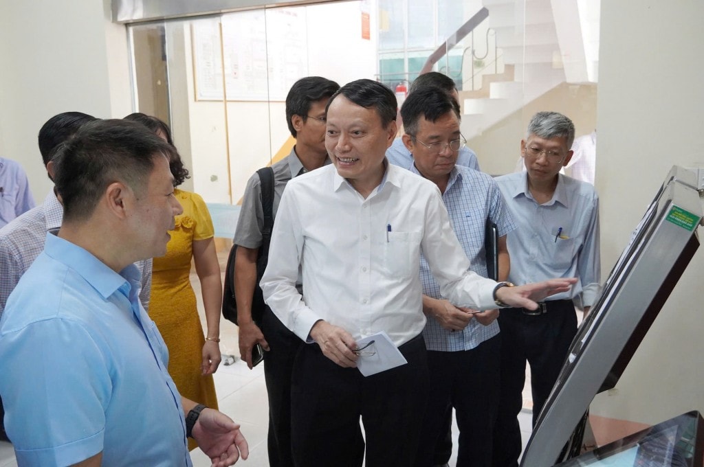 Quảng Trị sẽ đẩy mạnh ứng dụng công nghệ, đầu tư đồng bộ hạ tầng công nghệ thông tin Quảng Trị sẽ đẩy mạnh ứng dụng công nghệ, đầu tư đồng bộ hạ tầng công nghệ thông tin