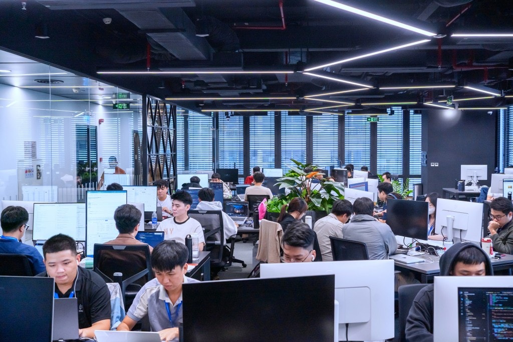 Không gian làm việc năng động tại Vietnam Silicon, nơi ‘Silicon Spirit’ được hiện thực hoá qua tinh thần sáng tạo, hợp tác và học hỏi mỗi ngày.