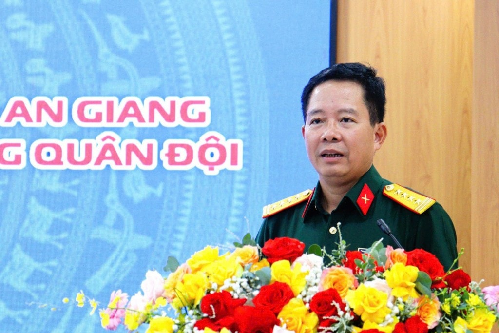 Đại tá Đào Xuân Vũ, Phó Tổng Giám đốc Tập đoàn Viettel phát biểu tại lễ ký kết