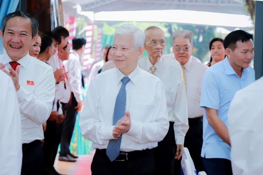 Nguyên Chủ tịch nước Nguyễn Minh Triết đến tham dự đại hội. Nguyên Chủ tịch nước Nguyễn Minh Triết đến tham dự đại hội.