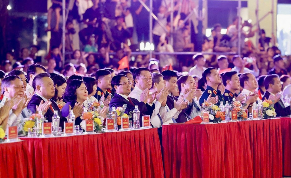 Các vị đại biểu tham dự chương trình (Ảnh: Viết Thành) Các vị đại biểu tham dự chương trình (Ảnh: Viết Thành)