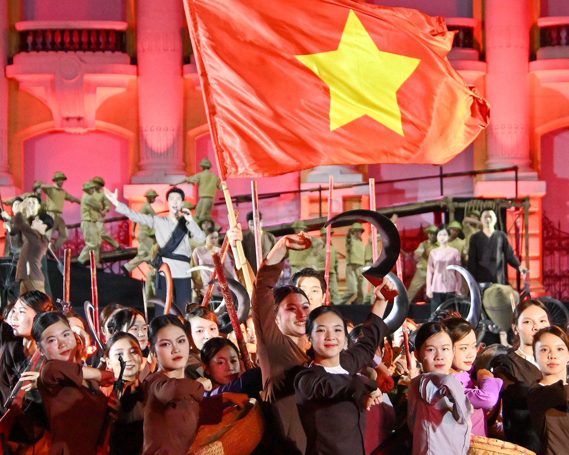 Tiếp nối lịch sử vẻ vang của dân tộc, xây dựng Thủ đô xanh - thông minh - hiện đại