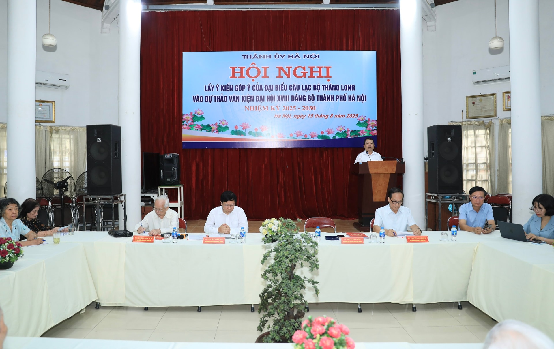 Quang cảnh hội nghị lấy ý kiến góp ý của Đại biểu câu lạc bộ Thăng Long. Ảnh: Quang Thái 