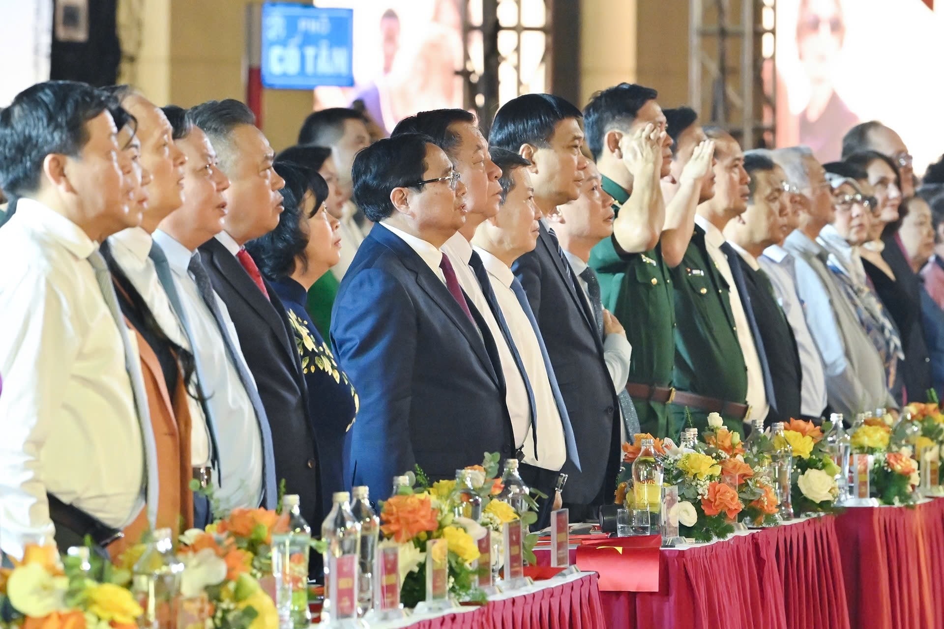 Thủ tướng Phạm Minh Chính dự chương trình nghệ thuật Hà Nội - Từ mùa thu lịch sử năm 1945