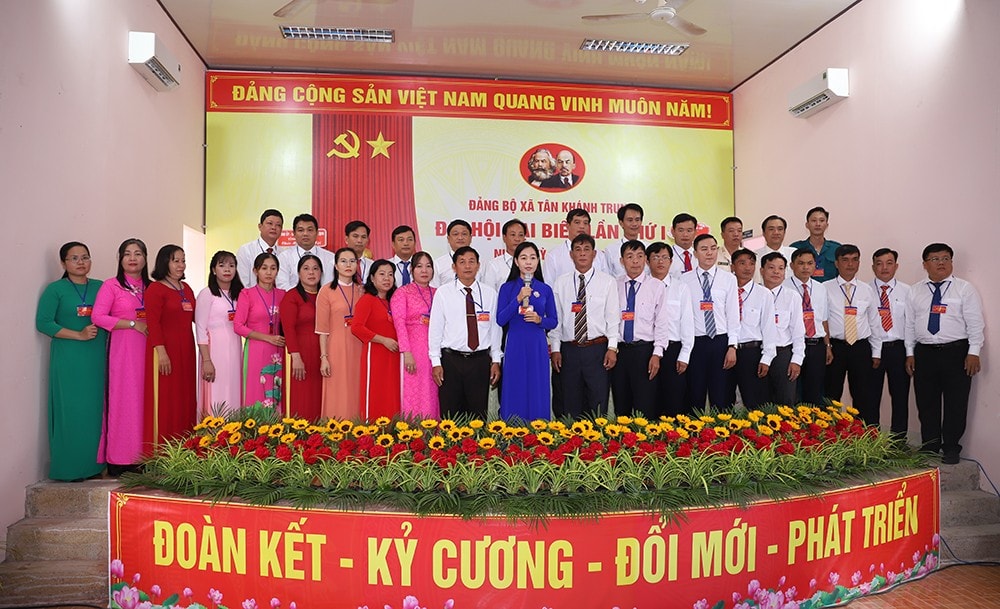 Ban Chấp hành Đảng bộ xã Tân Khánh Trung ra mắt và hứa hẹn trước Đại hội