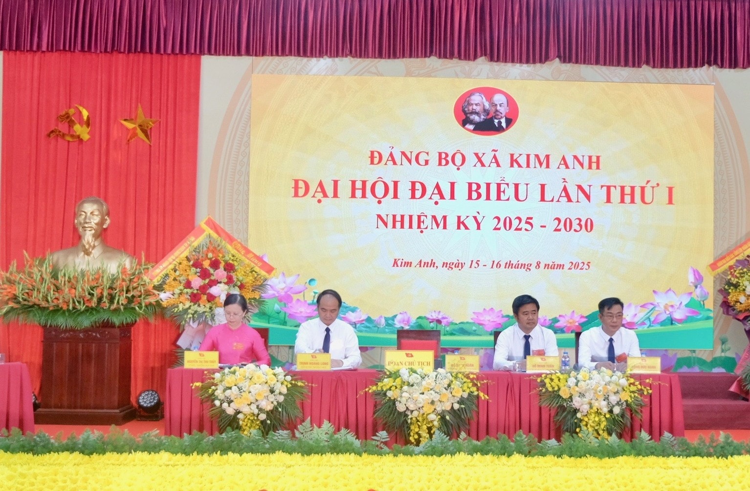 Đoàn chủ tịch điều hành Đại hội. Ảnh: Hoàng Sơn