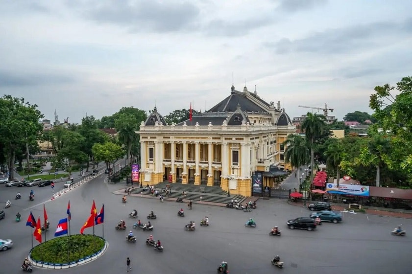 quang_truong_cach_mang_thang_tam_2.jpg