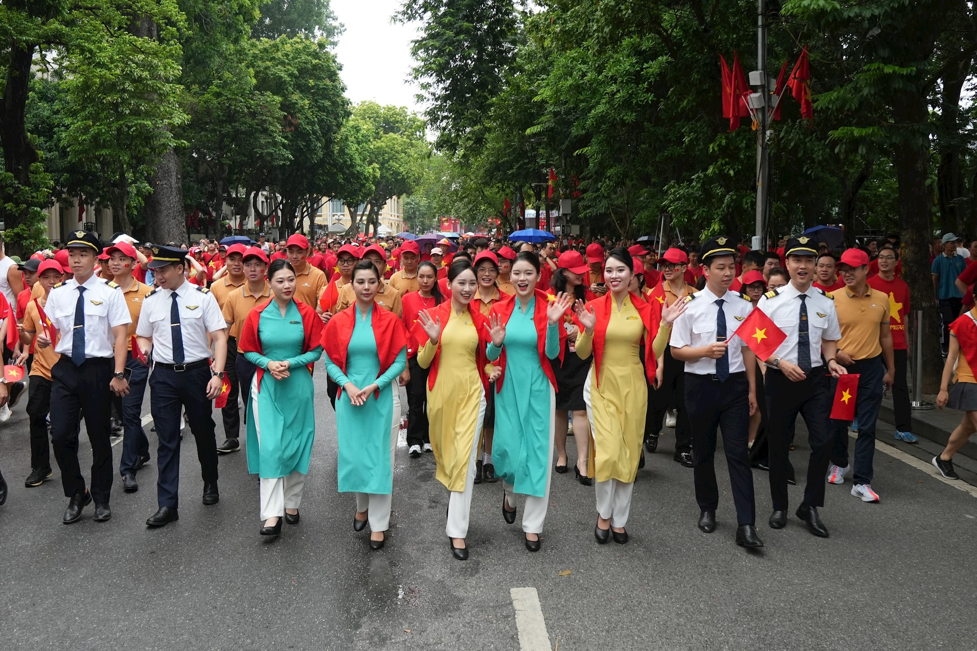 cung-viet-nam-tien-buoc-1-ty-buoc-chan-tien-vao-ky-nguyen-moi-la-mot-trong-nhung-hoat-dong-vietnam-airlines-trien-khai-nhan-dip-ky-niem-80-nam-dong-hanh-cung-dat-nuoc.jpg