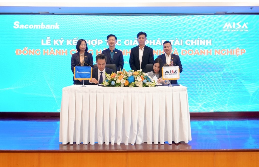 Đại diện Sacombank và MISA tham gia lễ kết kết hợp tác chiến lược