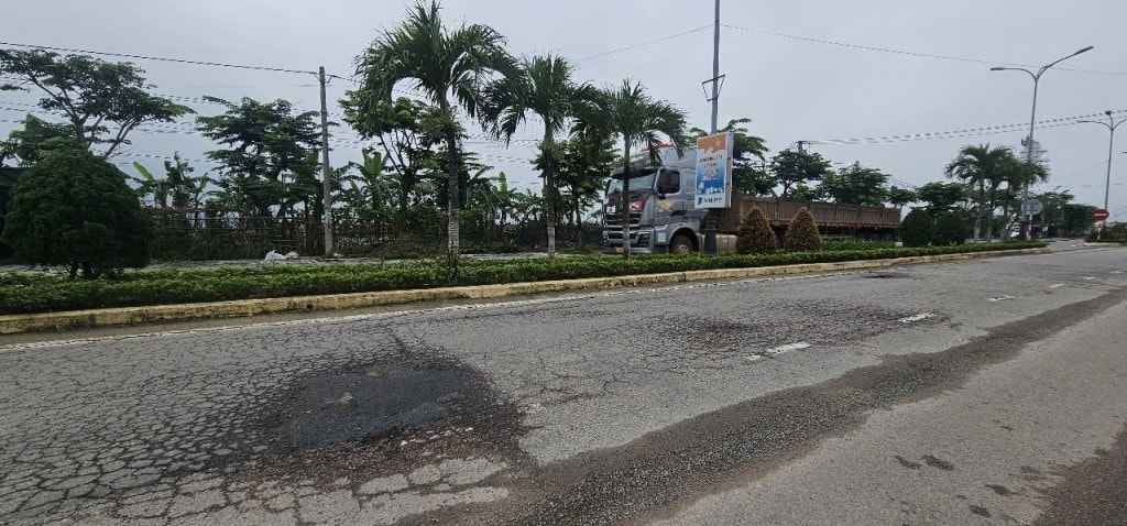 Sửa chữa tỉnh lộ 609 đang bị rạn nứt mai rùa, lún vệt bánh