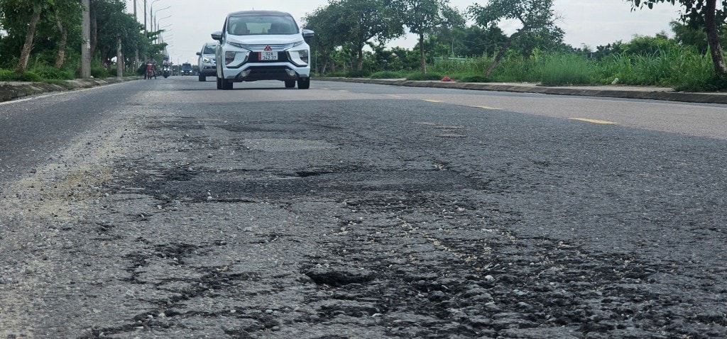 Sửa chữa tỉnh lộ 609 đang bị rạn nứt mai rùa, lún vệt bánh