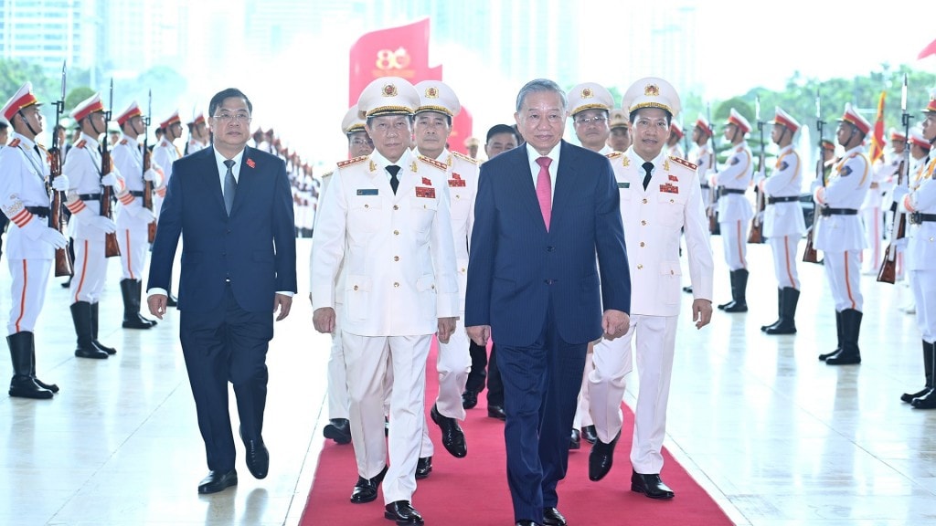 [Ảnh] Tổng Bí thư Tô Lâm trao Huân chương Sao Vàng tặng Công an nhân dân Việt Nam