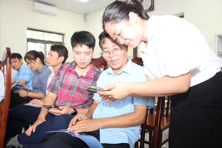 Hòa Xá chọn cải cách hành chính và chuyển đổi số là một trong những khâu đột phá, qua đó xây dựng quê hương Hòa Xá văn minh, hiện đại. Ảnh: Huy Nguyện