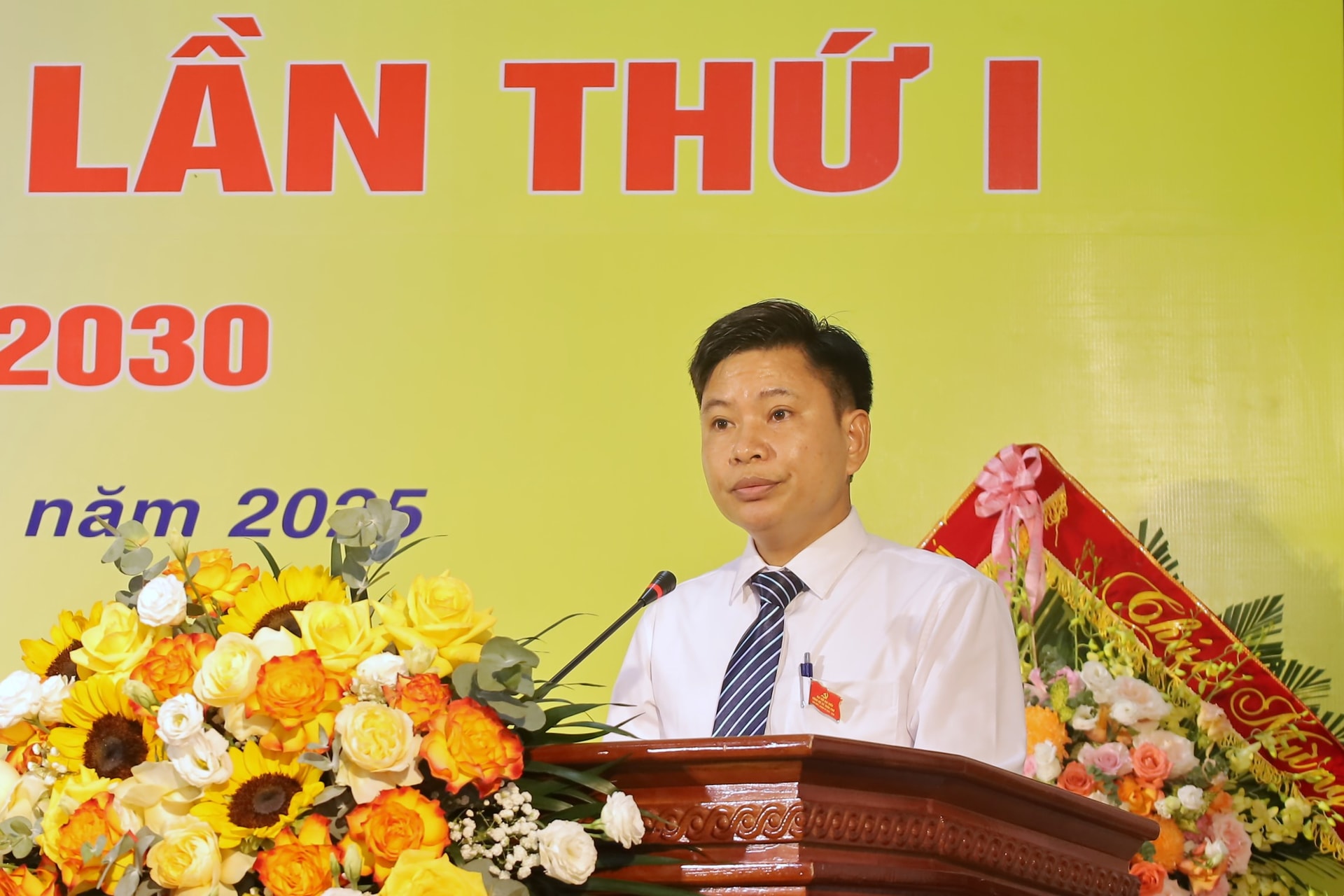 Đại biểu Trần Văn Khải tham luận về công tác xây dựng Đảng tại Đại hội. Ảnh: Kim Nhuệ