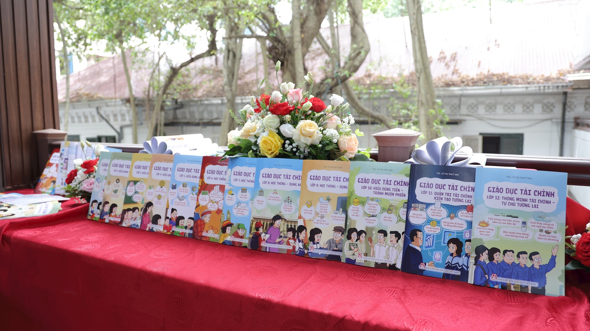 1808-nxb-ra-mat-sach-tai-chinh-1.jpg