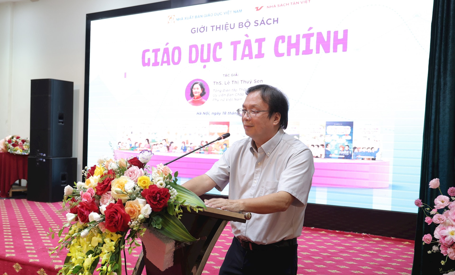 1808-nxb-ra-mat-sach-tai-chinh-5.jpg