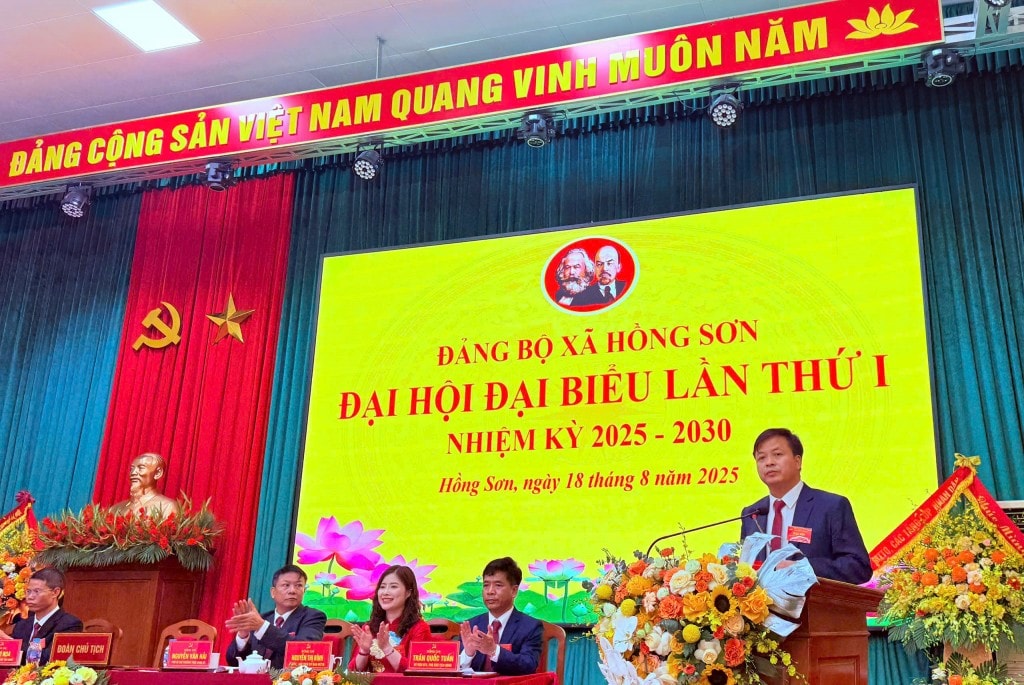 Đồng chí Lê Chí Hòa- Bí thư đảng ủy, Chủ tịch HĐND xã phát biểu khai mạc Đại hội