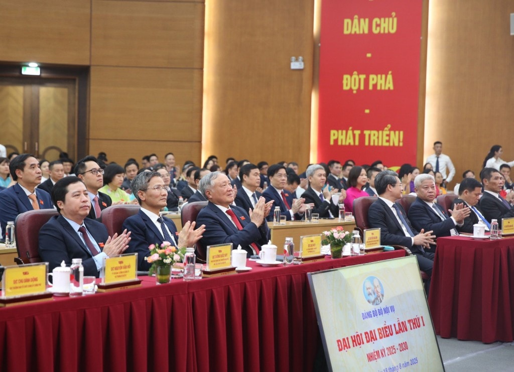 Phó Thủ tướng và các đại biểu tham dự Đại hội - Ảnh: VGP/Nguyễn Hoàng Phó Thủ tướng và các đại biểu tham dự Đại hội - Ảnh: VGP/Nguyễn Hoàng