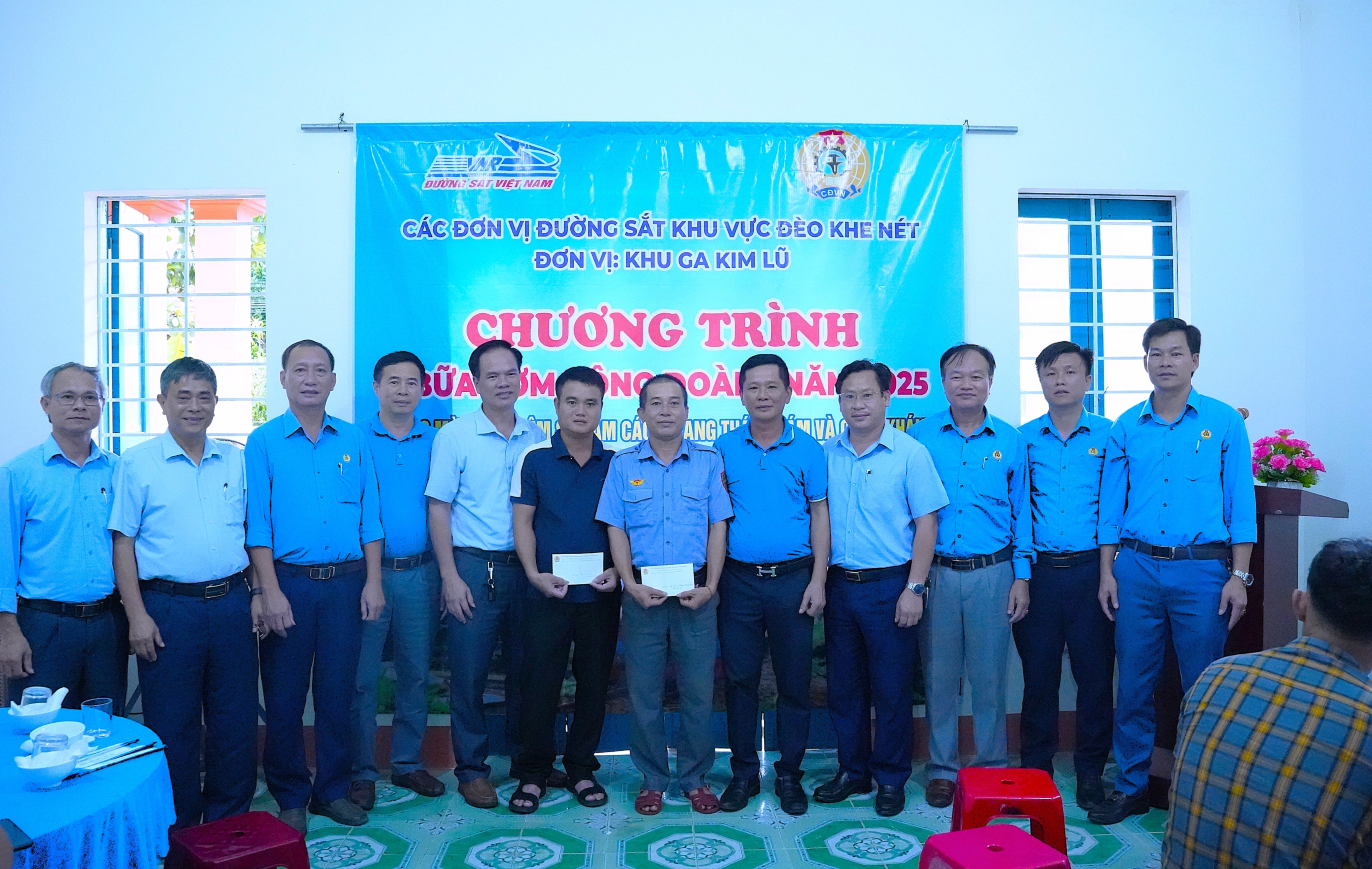 Gần gũi, thân tình “Bữa cơm Công đoàn” đường sắt khu vực đèo Khe Nét