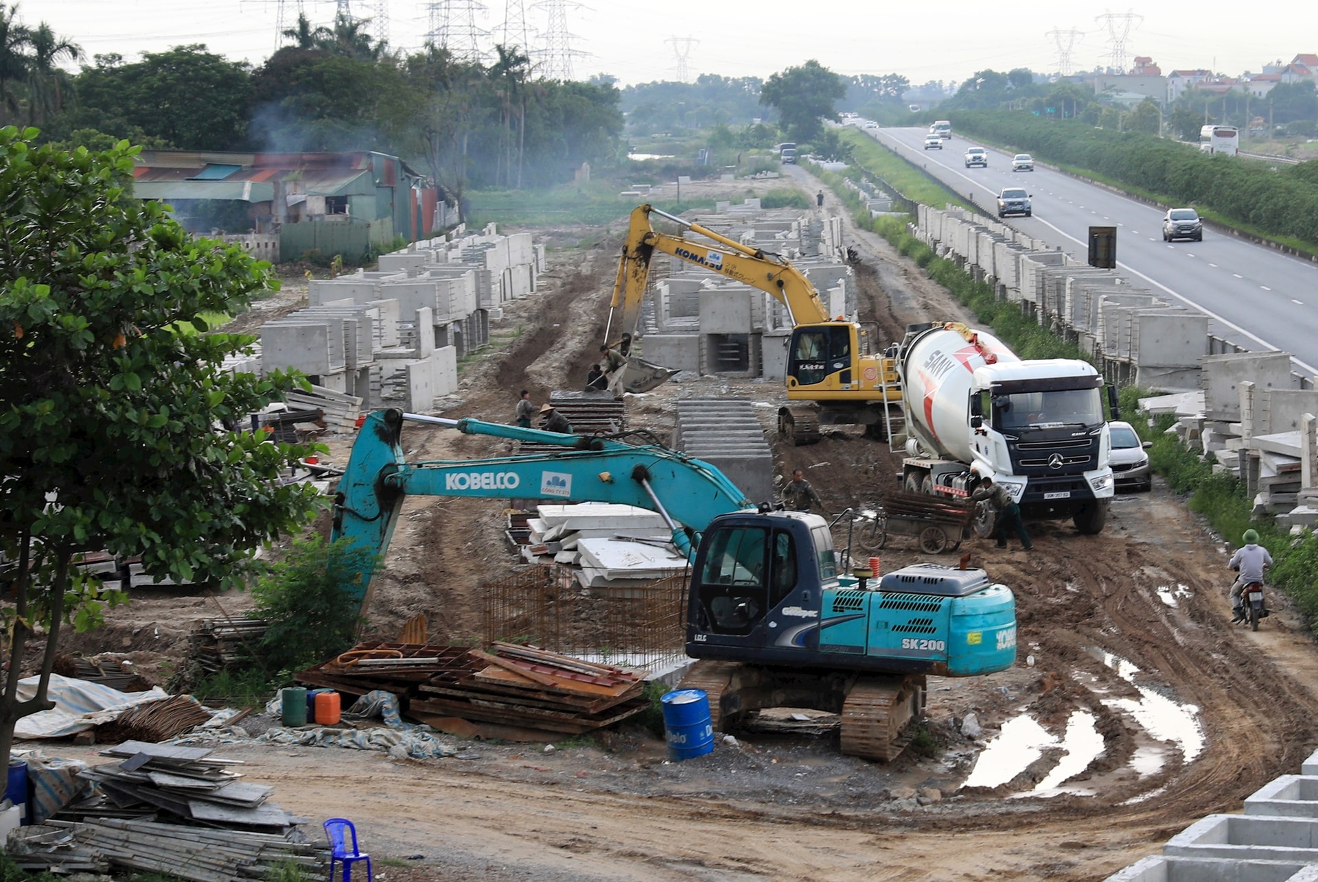 ha-tang-giao-thong-nong-thon-khang-trang-dong-bo.-6-.jpg