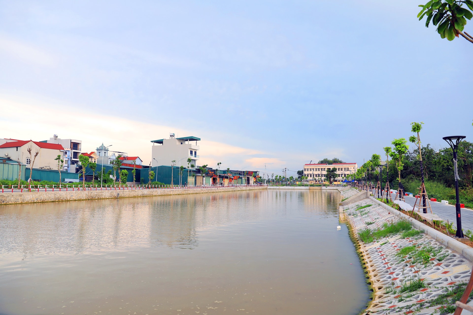 ha-tang-giao-thong-nong-thon-khang-trang-dong-bo.-8-.jpg
