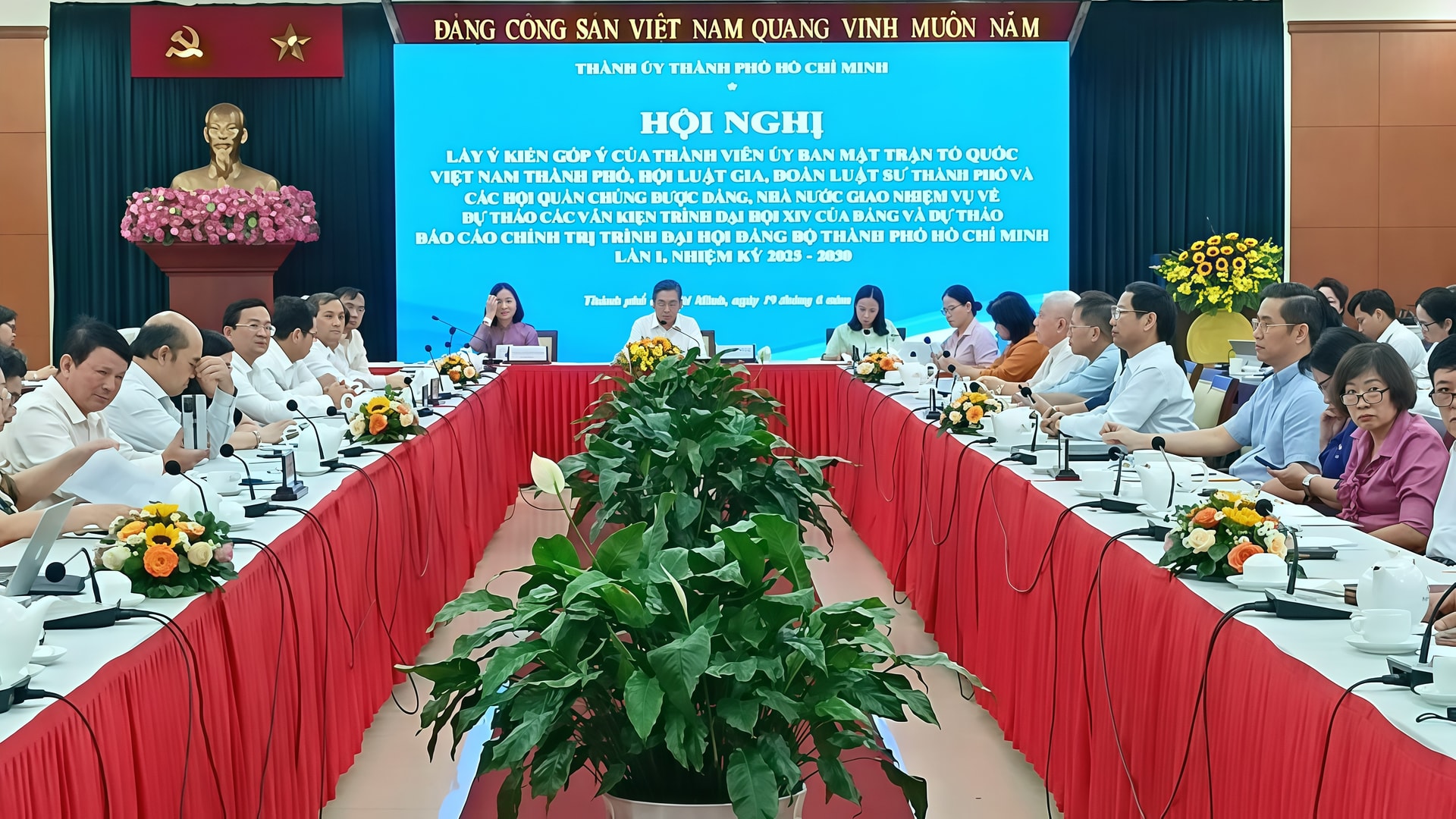 toan-canh-hoi-nghi.jpg