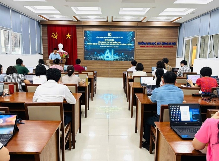 Nhà trường tổ chức khoá học ứng dụng trí tuệ nhân tạo trong công tác giảng dạy, nghiên cứu và hành chính cho cán bộ, giảng viên. Ảnh: HUCE. Nhà trường tổ chức khoá học ứng dụng trí tuệ nhân tạo trong công tác giảng dạy, nghiên cứu và hành chính cho cán bộ, giảng viên. Ảnh: HUCE.