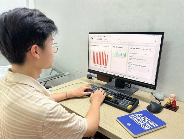 Sinh viên Trường Đại học Xây dựng Hà Nội đánh giá cao tính thuận tiện và trực quan của hệ thống cổng thông tin trong việc theo dõi kết quả học tập. Ảnh: NVCC. Sinh viên Trường Đại học Xây dựng Hà Nội đánh giá cao tính thuận tiện và trực quan của hệ thống cổng thông tin trong việc theo dõi kết quả học tập. Ảnh: NVCC.