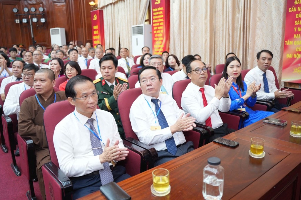 Các đại biểu, khách quý dự Đại hội
