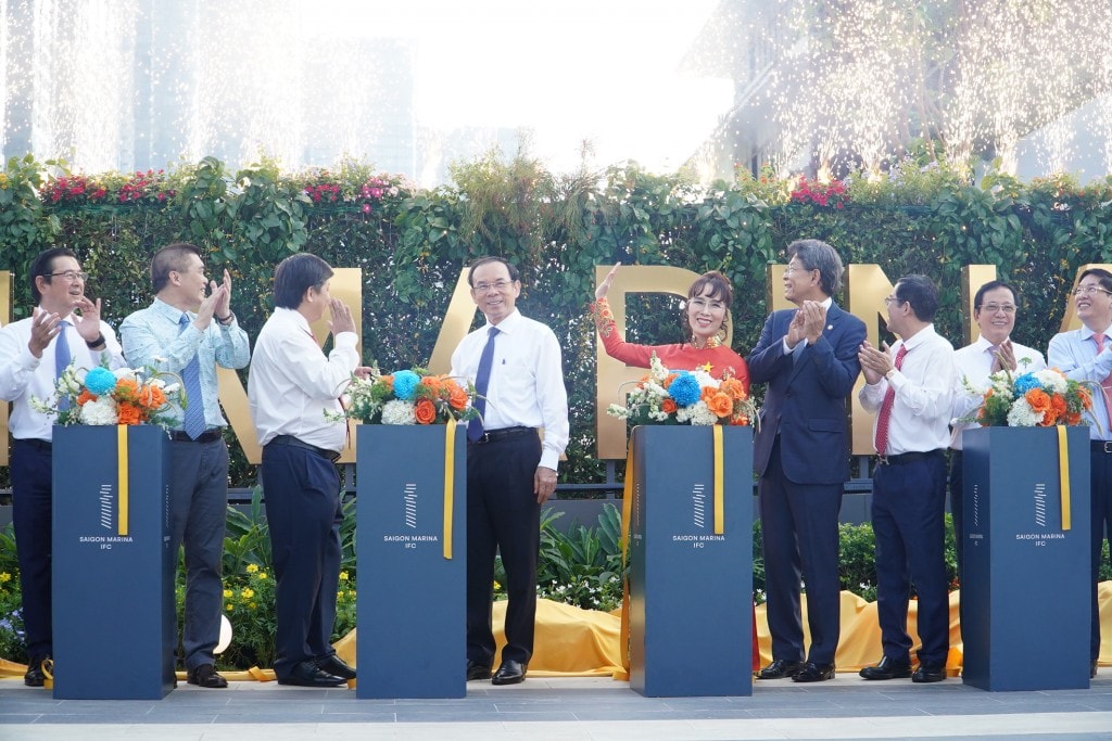 Các đại biểu thực hiện nghi thức khánh thành