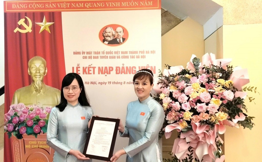 Kết nạp đảng viên