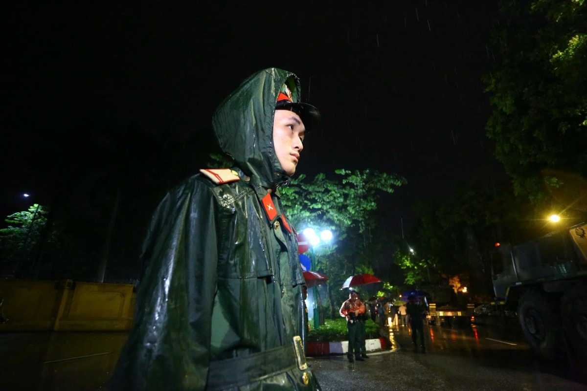 Hàng trăm phương tiện diễu binh, diễu hành cơ động trong đêm mưa chuẩn bị cho Quốc khánh