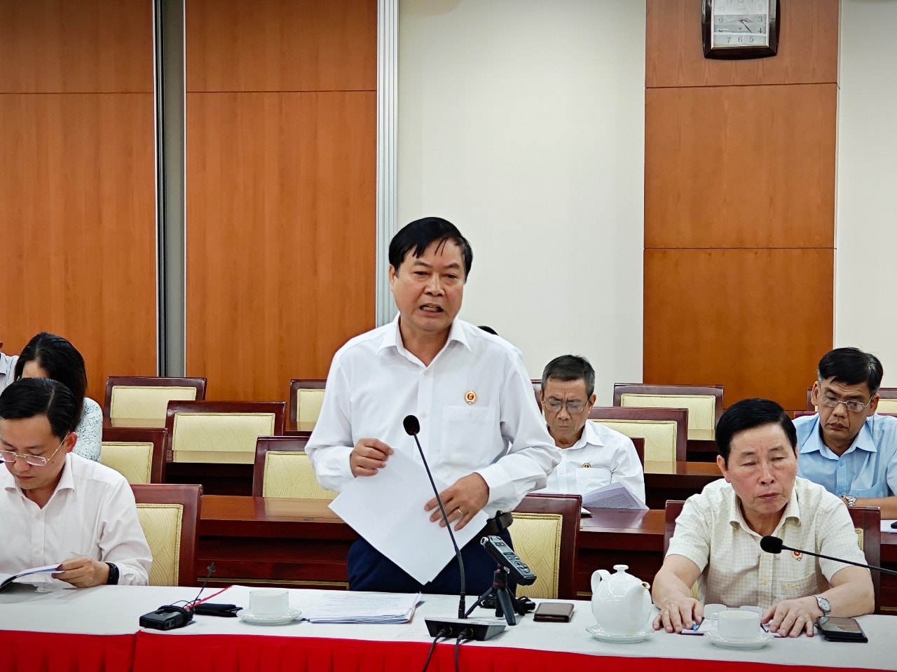 Phó Chủ tịch Hội Cựu chiến binh thành phố Hồ Chí Minh Hồ Văn Đức go tại hội nghị. Ảnh: Nguyễn Lê