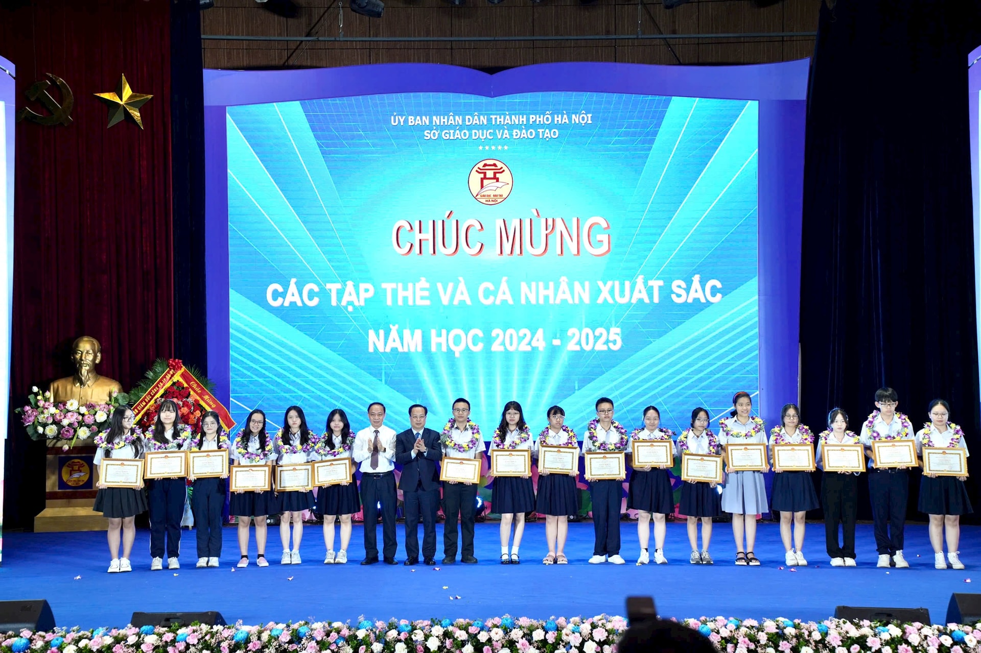 2008-tk-nam-hoc-hn8-tang-giay-khen-cua-so.jpg