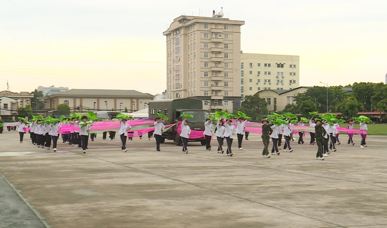 hs-phan-dinh-phung-dieu-binh-17-.jpg