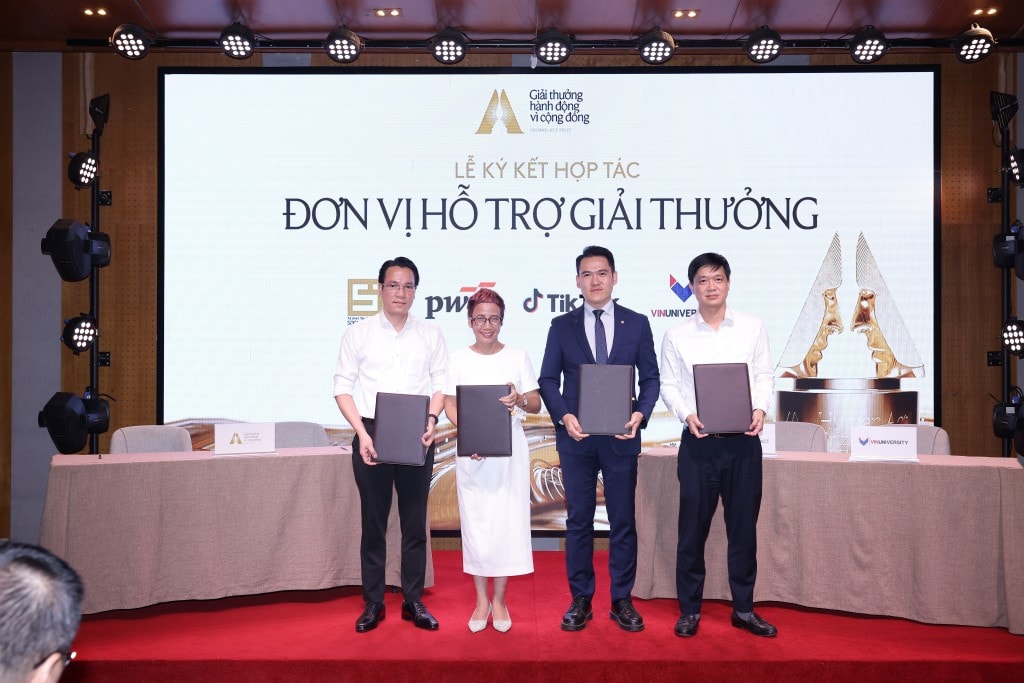Ban Tổ chức ký Ký kết hợp tác với Tổ chức tác động xã hội Social Impact và Trường ĐH Vin Uni Ban Tổ chức ký Ký kết hợp tác với Tổ chức tác động xã hội Social Impact và Trường ĐH Vin Uni