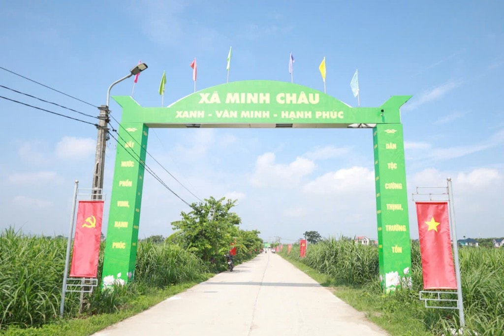 Nằm bên dòng sông Hồng, Minh Châu vốn được biết đến là xã đảo đặc biệt của Thủ đô, nơi còn giữ vẹn nguyên nét sinh thái thanh bình, đất đai màu mỡ, phù hợp phát triển nông nghiệp xanh. Nằm bên dòng sông Hồng, Minh Châu vốn được biết đến là xã đảo đặc biệt của Thủ đô, nơi còn giữ vẹn nguyên nét sinh thái thanh bình, đất đai màu mỡ, phù hợp phát triển nông nghiệp xanh.