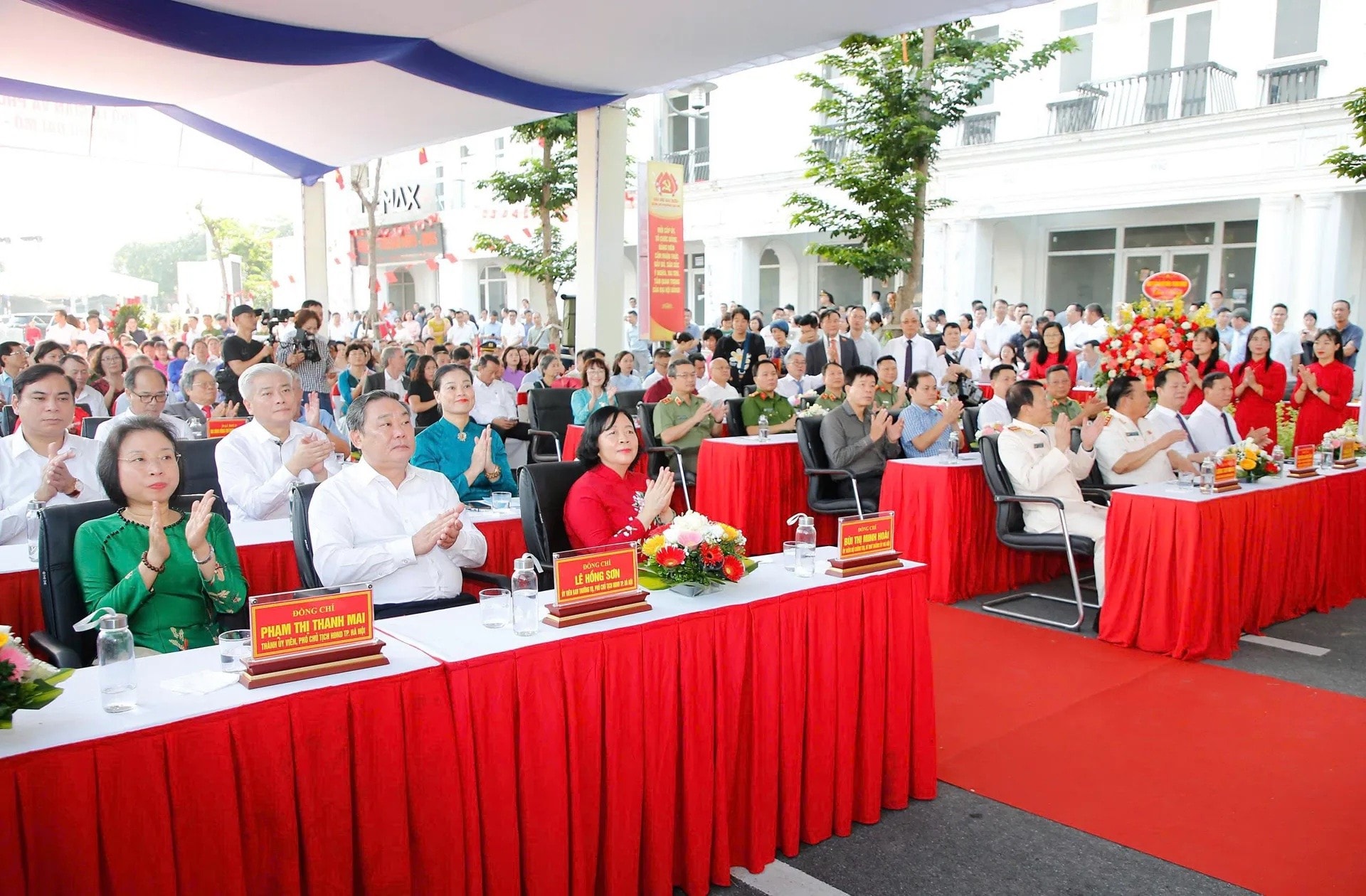 Hà Nội: Gắn biển 2 tuyến phố mới Lê Giản và Bạch Thành Phong