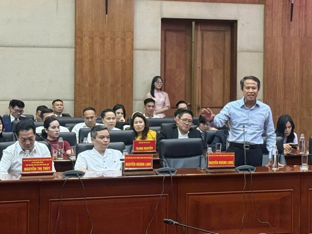 Các đại biểu tham luận tại diễn đàn