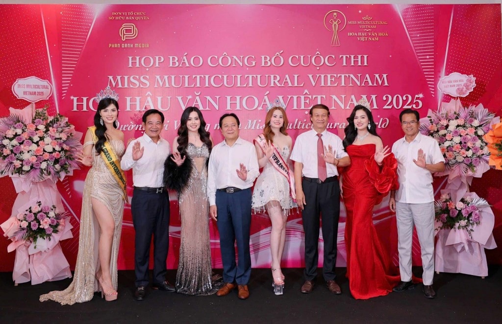 Cuộc thi quy tụ dàn Giám khảo là nghệ sĩ, Hoa hậu và người nổi tiếng