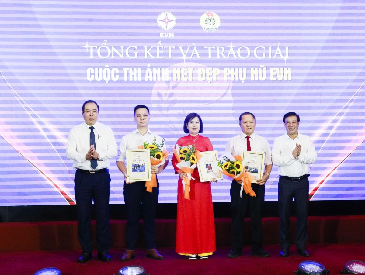 Trao giải Cuộc thi ảnh “Nét đẹp Phụ nữ EVN” và Cuộc thi “Phụ nữ EVN sáng tạo” Trao giải Cuộc thi ảnh “Nét đẹp Phụ nữ EVN” và Cuộc thi “Phụ nữ EVN sáng tạo”