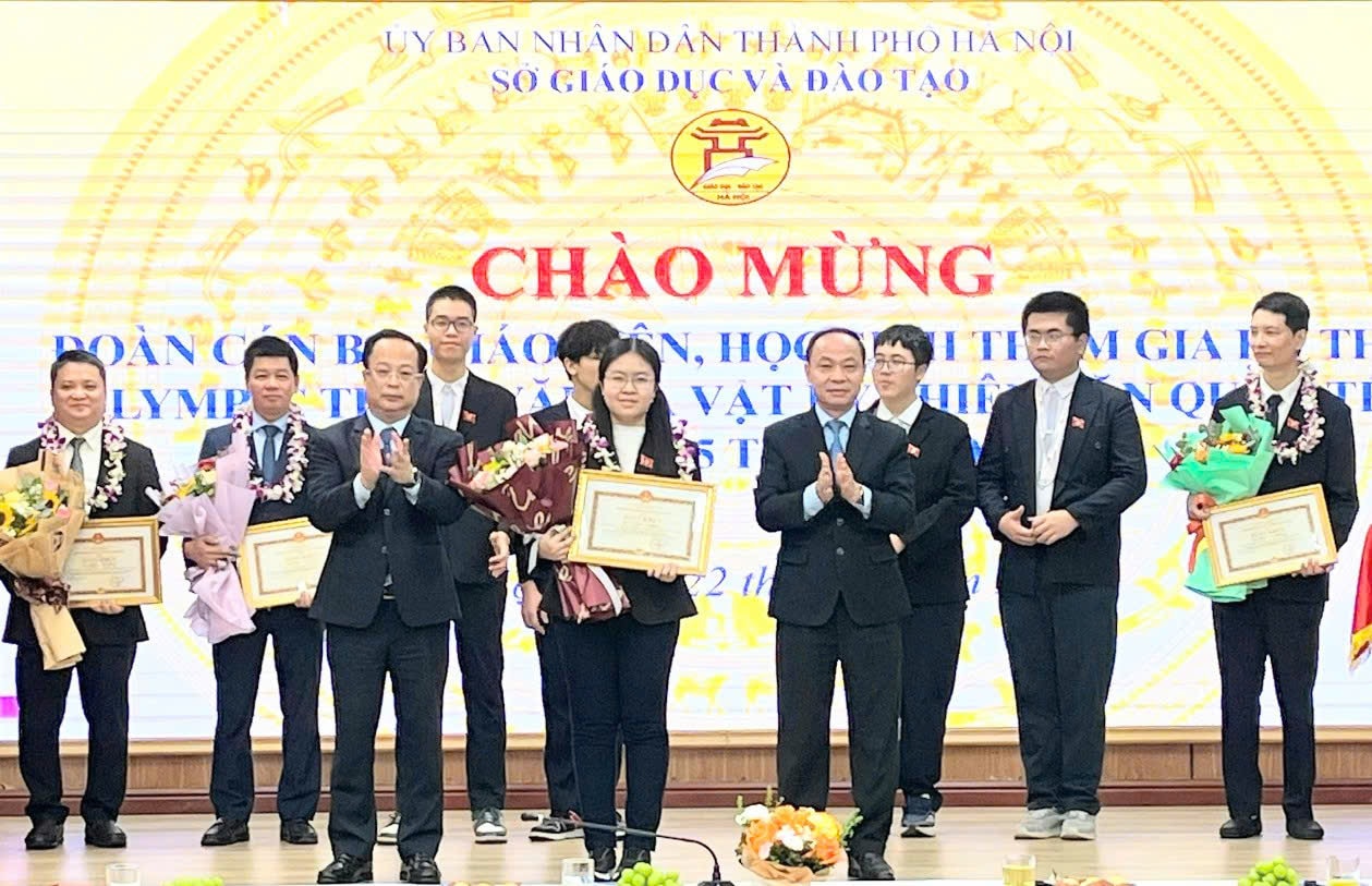 2208-khen-thuong-olympic-thien-van-quoc-te-2-khen-hcv.jpg