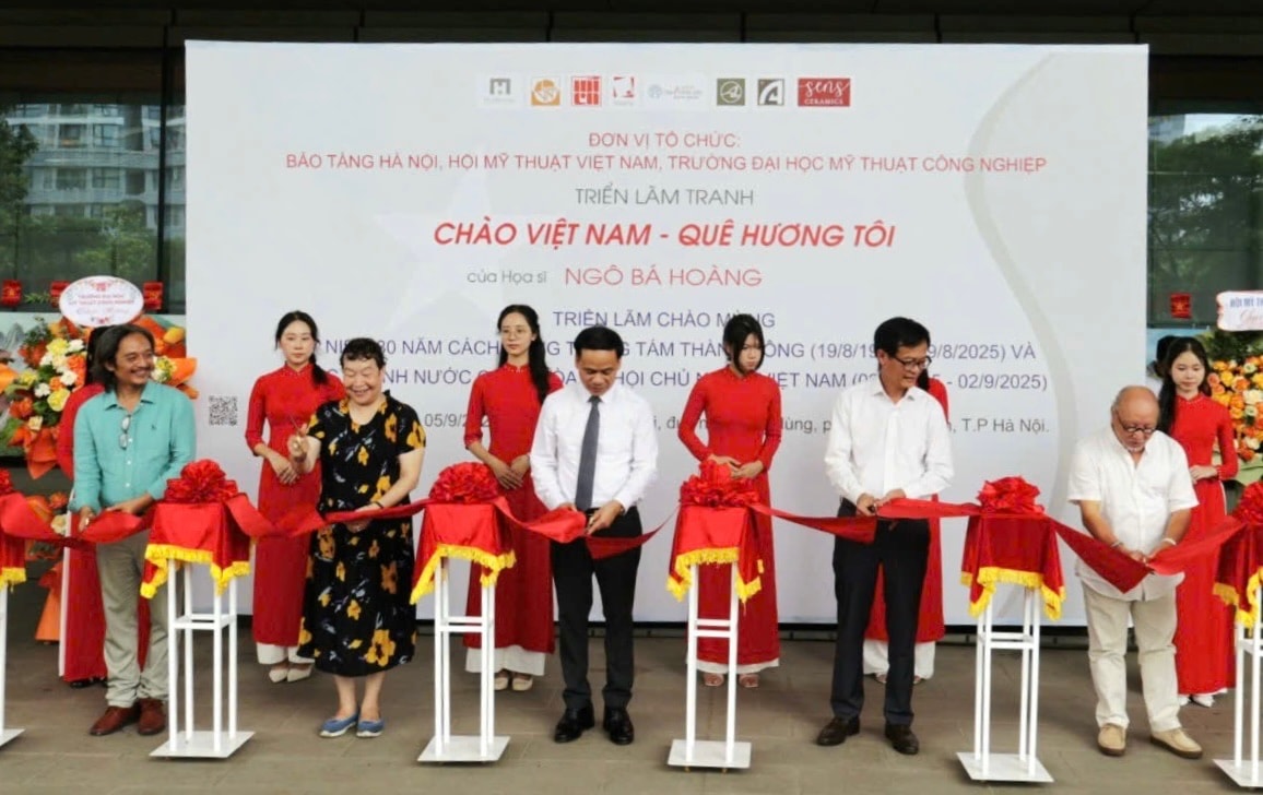 Khai mạc triển