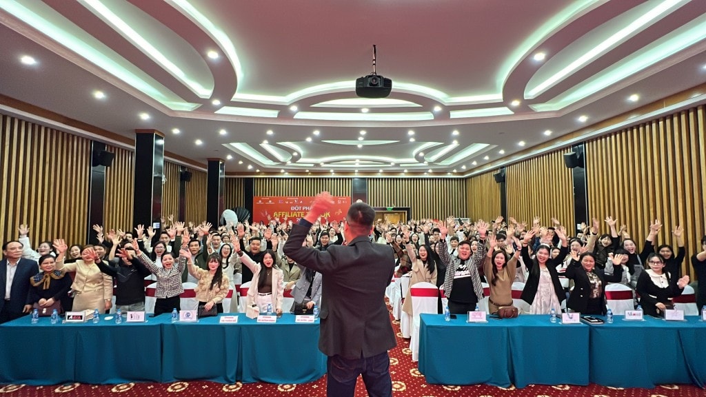 Các khóa học của Sonnet Group thu hút đông đảo người mới bắt đầu kinh doanh online.