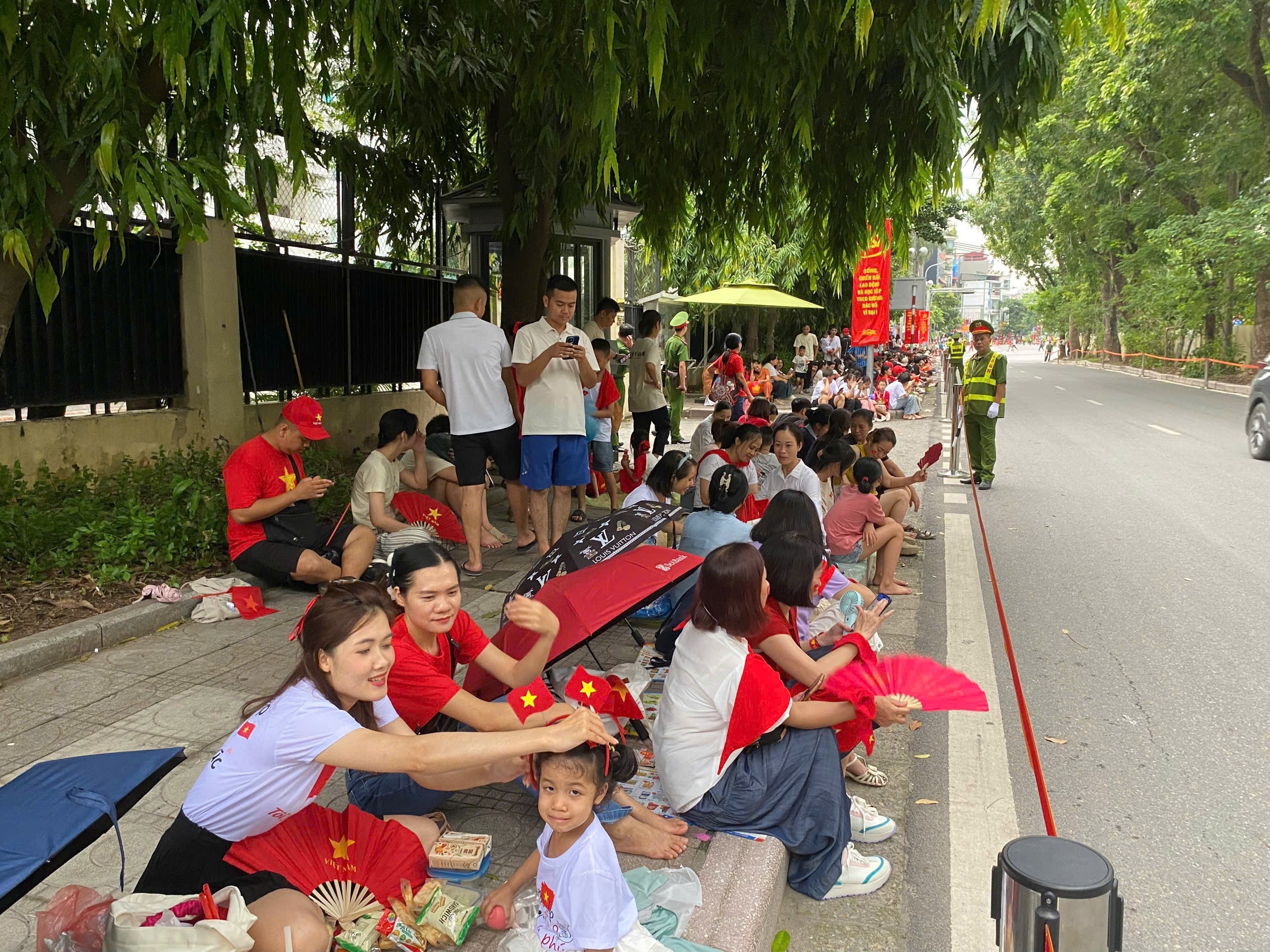 Hà Nội rộn ràng trước giờ tổng hợp luyện diễu binh diễu hành lần 2